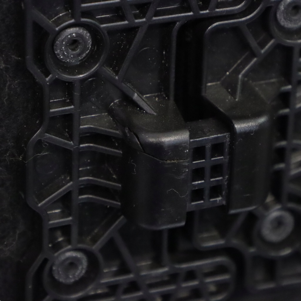 Audi q5 8r полиця багажника чорна 8r0867769d в Україні