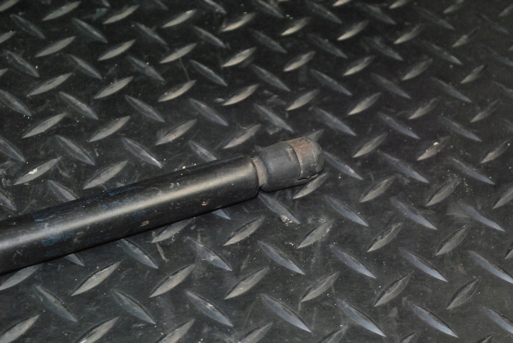 фото №4, Audi a6 c5 привід амортизатор кришки 4b5827552c