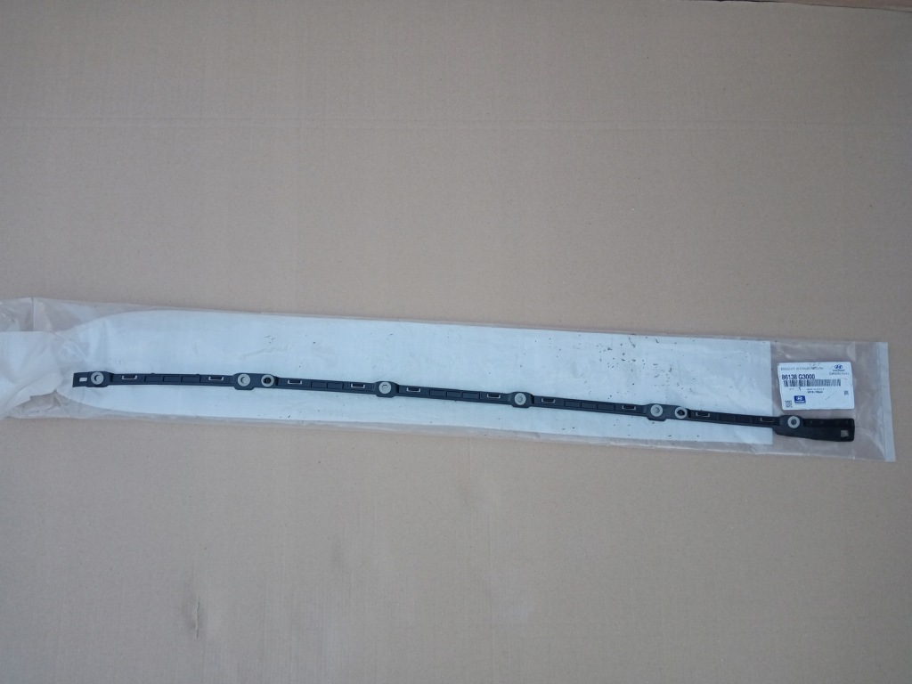 фото №1, Hyundai i30 молдинг стекло лобовое