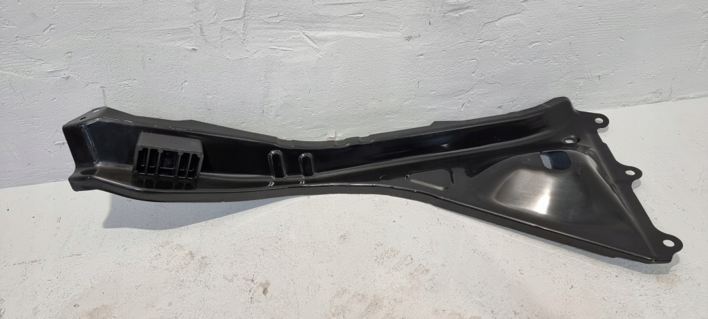 Кронштейн кронштейн крыла правый  перед tesla model y Киев