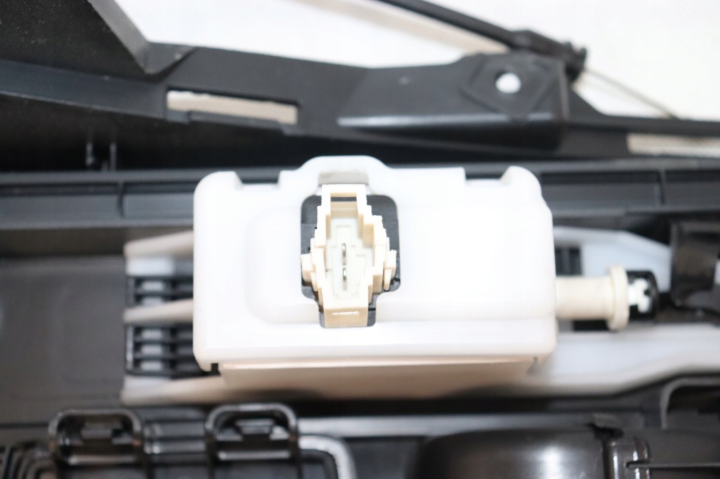 фото №10, Skoda superb iii обшивка напрямна шторка ліва 3v9867761a kombi j-972 a439