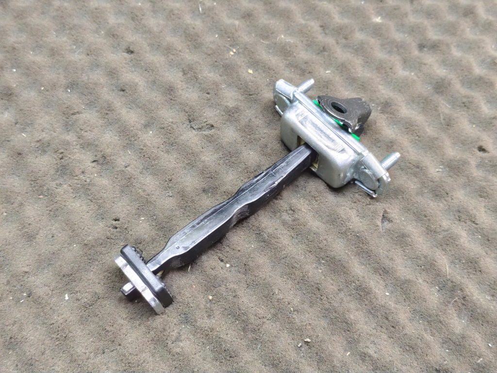 Купити 79490-c5000 обмежувач двері праві задній kia sorento