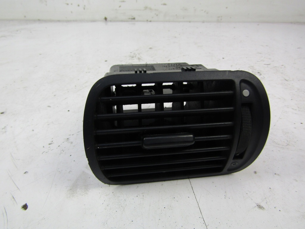 фото №1, Audi a3 8l решітка обдув повітря ліва 96-00 3d 8l0820901