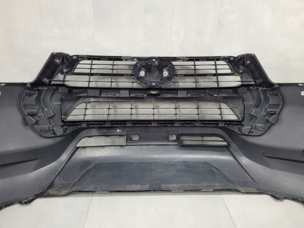 Бампер перед передний toyota hilux 8 viii рестайлинг  9 ix 20- Цена