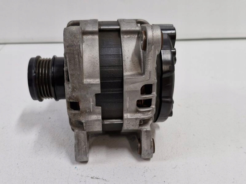 Renault twingo 3 3 рестайлинг  1.0 sce генератор 150a 231008033r Оригинал