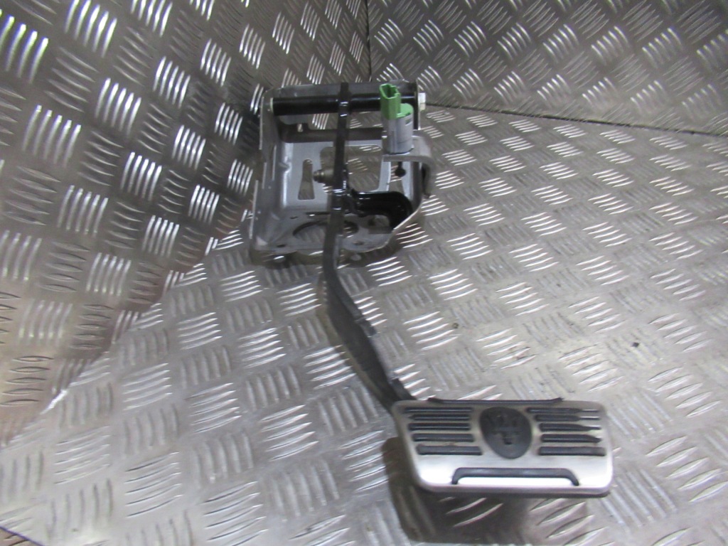 фото №1, Педаль тормоза maserati levante 06700311040