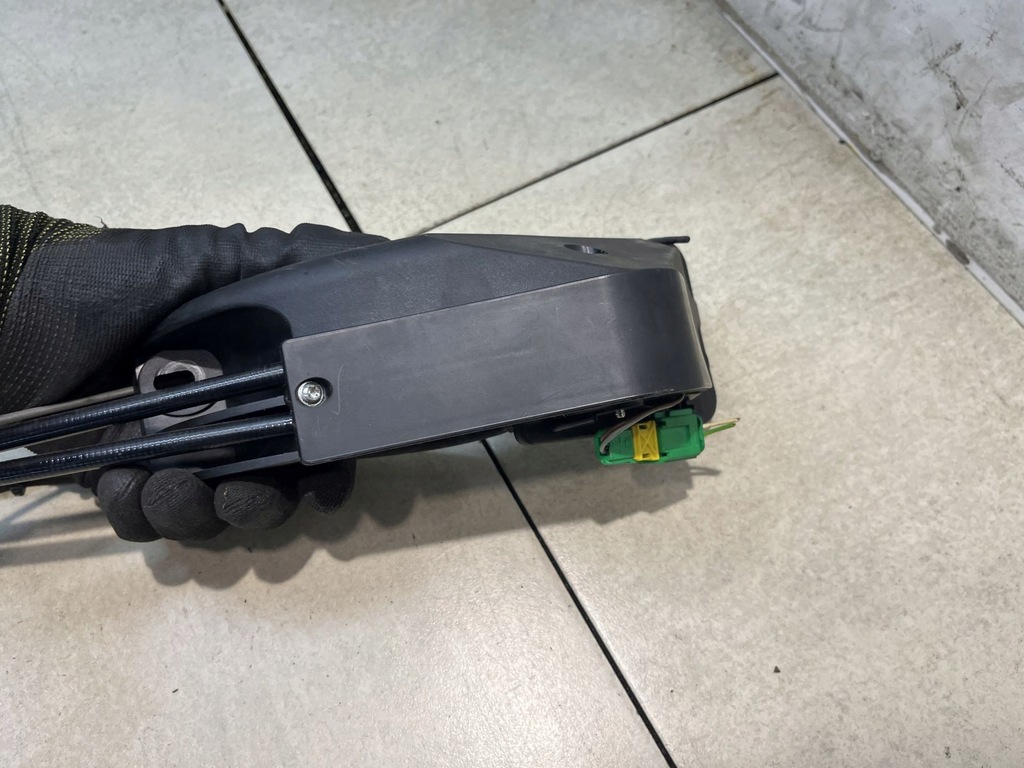 фото №12, Механизм дверь раздвижных левый перед peugeot 1007 1.4 16v 9680508180-01