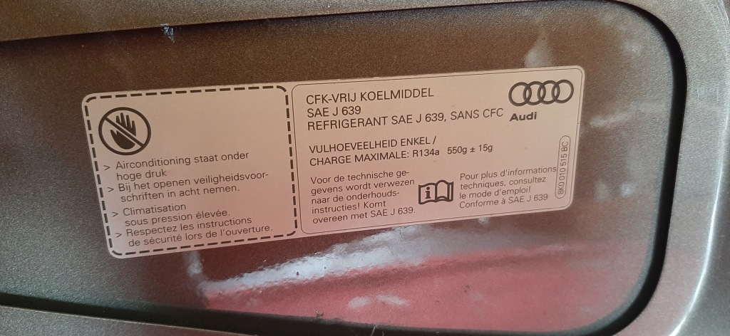 Audi a4 b8 8k0 рестайлинг  12-15 капот крышка двигателя в Украине