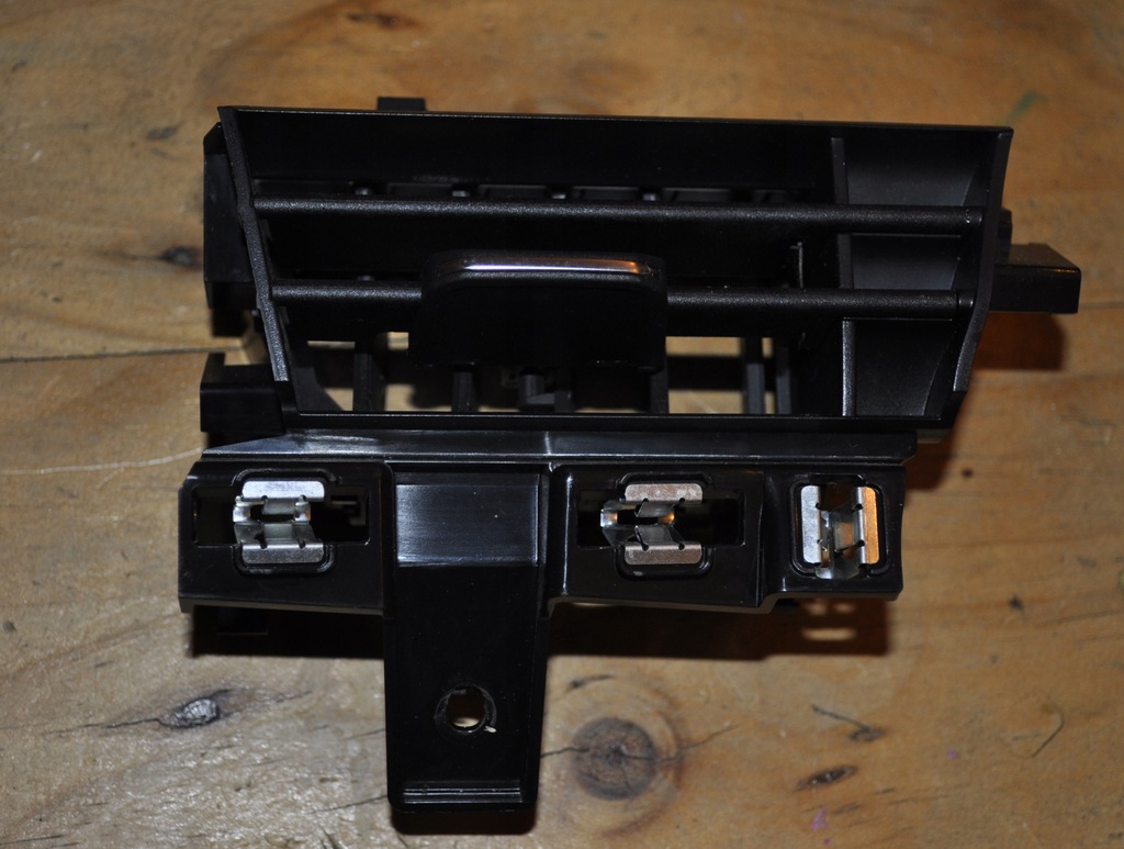 фото №1, Renault clio v 19- решітка обдув середня 687515357r