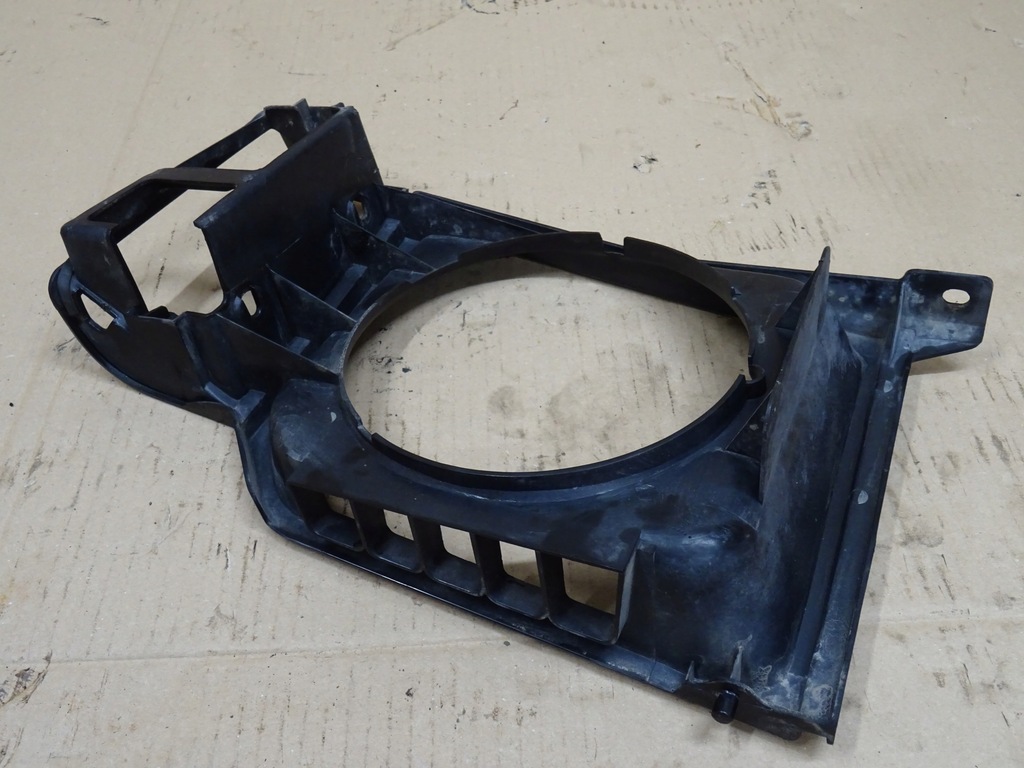 фото №8, Pajero i рамка кронштейн лампы левый решётка радиатора 89r