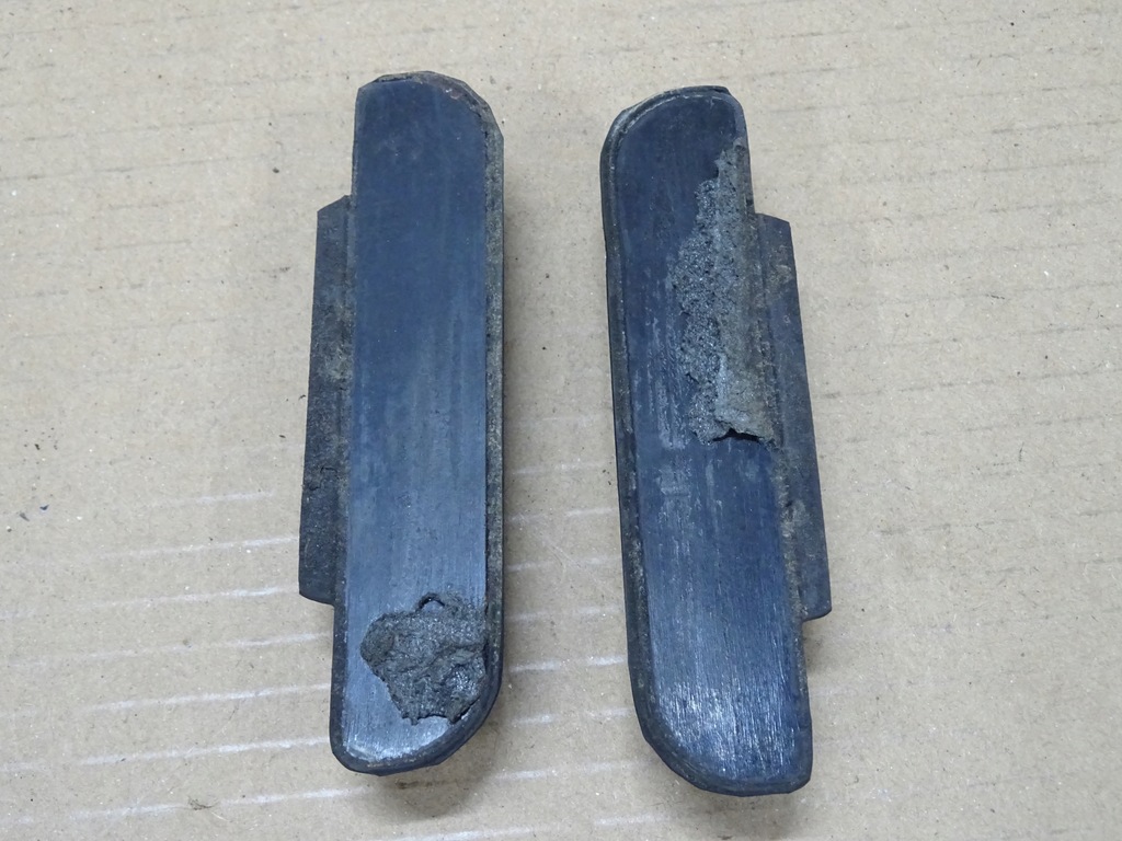 фото №8, Patrol заглушка гумовий елемент захист шарнір кришки gr y60