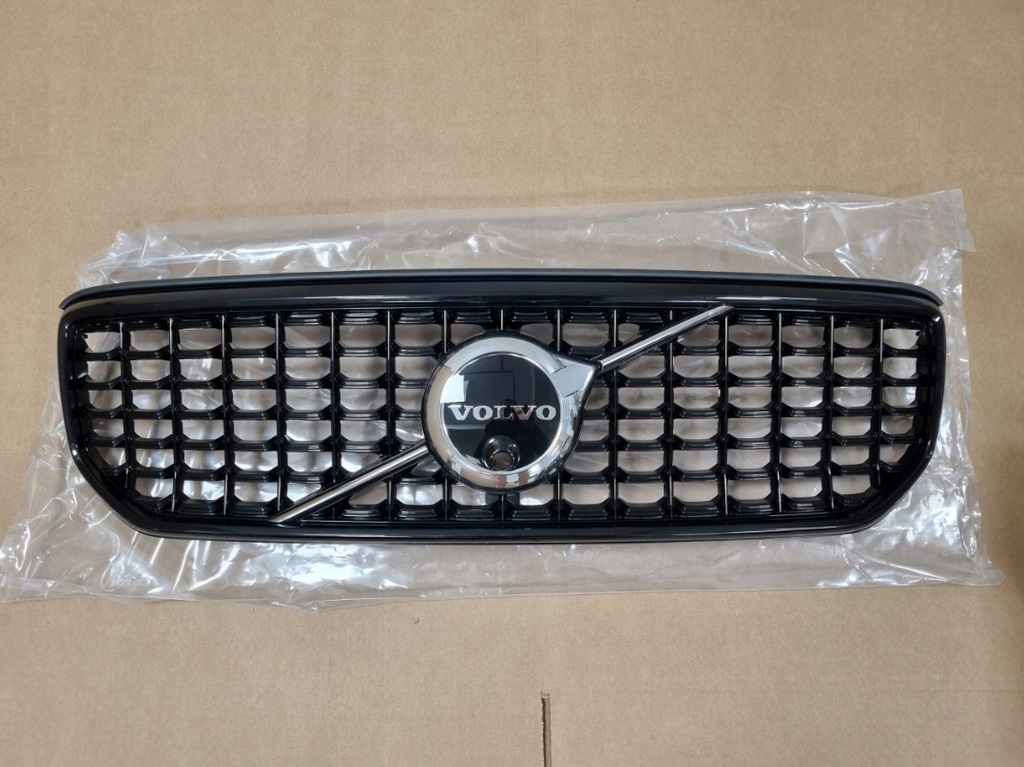 фото №1, Volvo xc40 r-design решётка радиатора решётка радиатора lift pod камера
