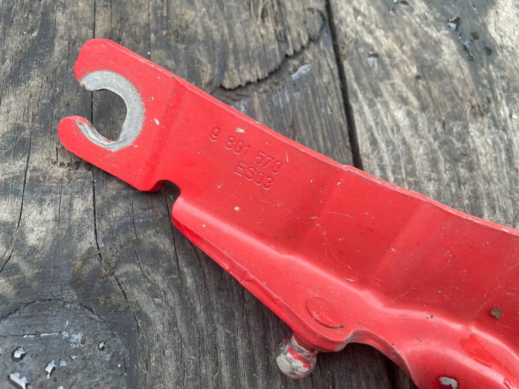 фото №4, Петля капот правий mini countryman r60 9801570 b16