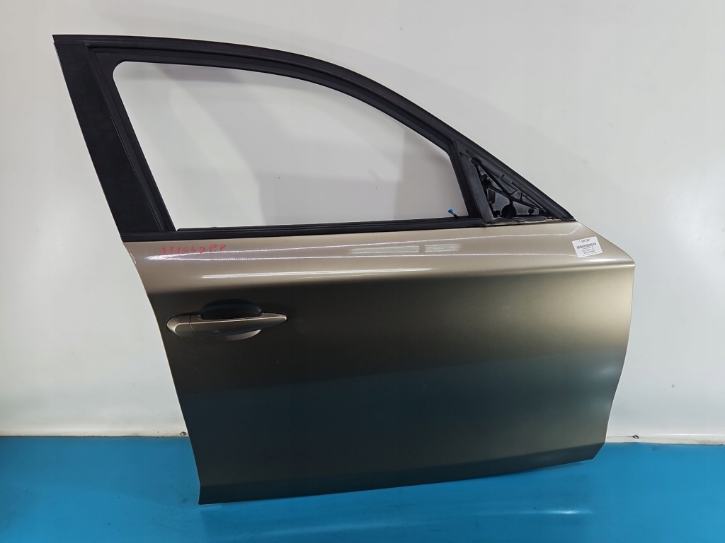 Купити Двері перед праве пасажира bmw e87 колір a23/1