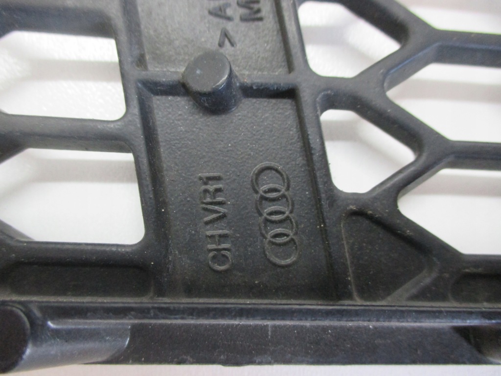 фото №1, Audi r8 решётка бампера правый задняя 4s0807698a