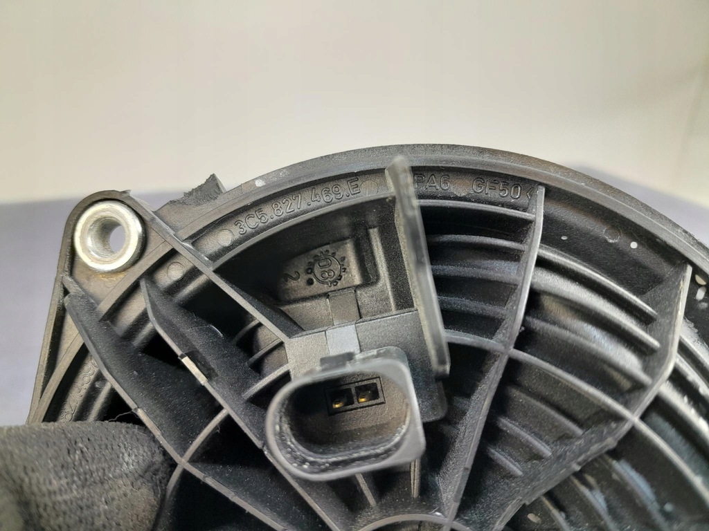 фото №4, Vw passat cc ручка крышки задний 6r0827469