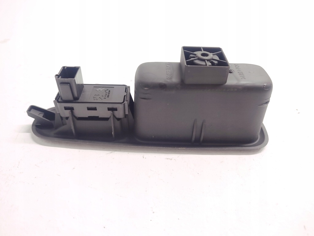 фото №5, Peugeot 3008 i кнопка відкривання скло задня