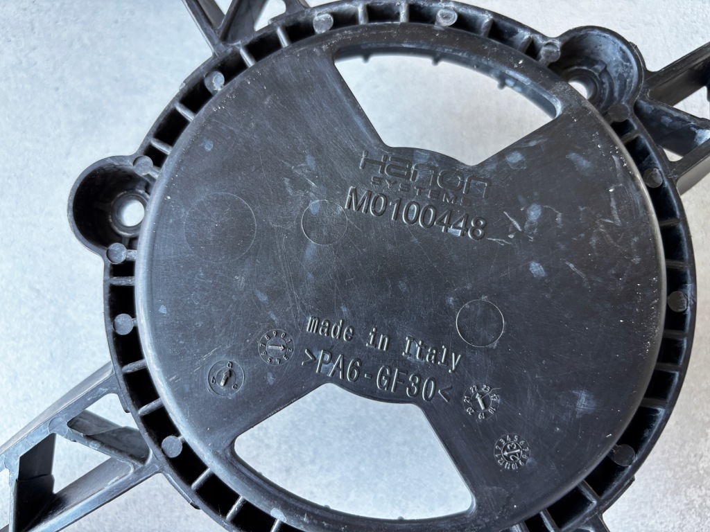 Кронштейн кронштейн правой радиатора/ вентилятора porsche 911 992 992121384b Доставка