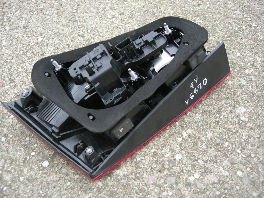 фото №3, Лампа r задняя w крышка audi a3 sportback 8v4945076