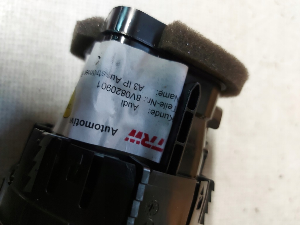 фото №10, Audi a3 8v решётка обдув консоли 8v0820901