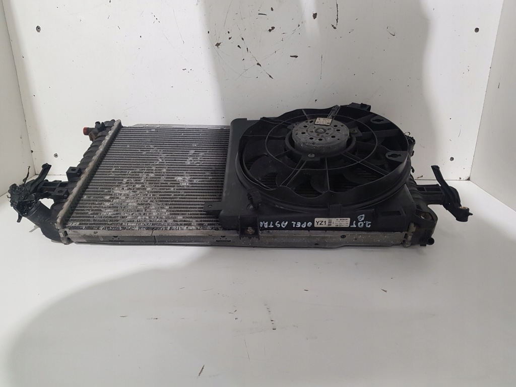 Радиатор воды astra h zafira b 2.0t eur 13129047 с Разборки