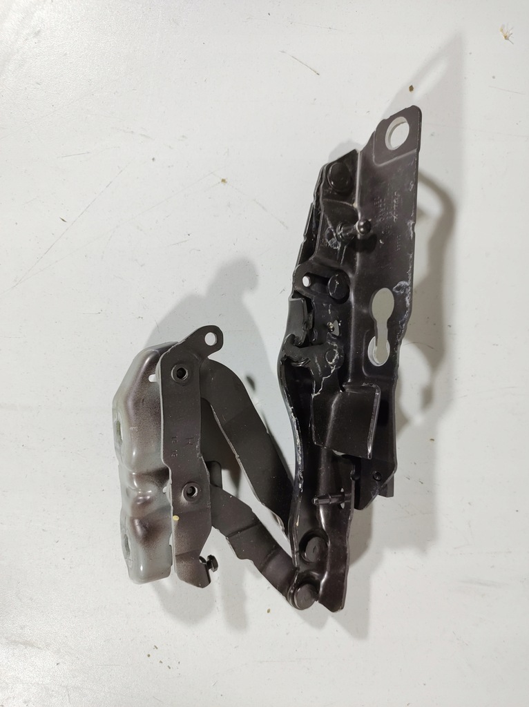 фото №1, Volvo v60 18r- петля капот правий