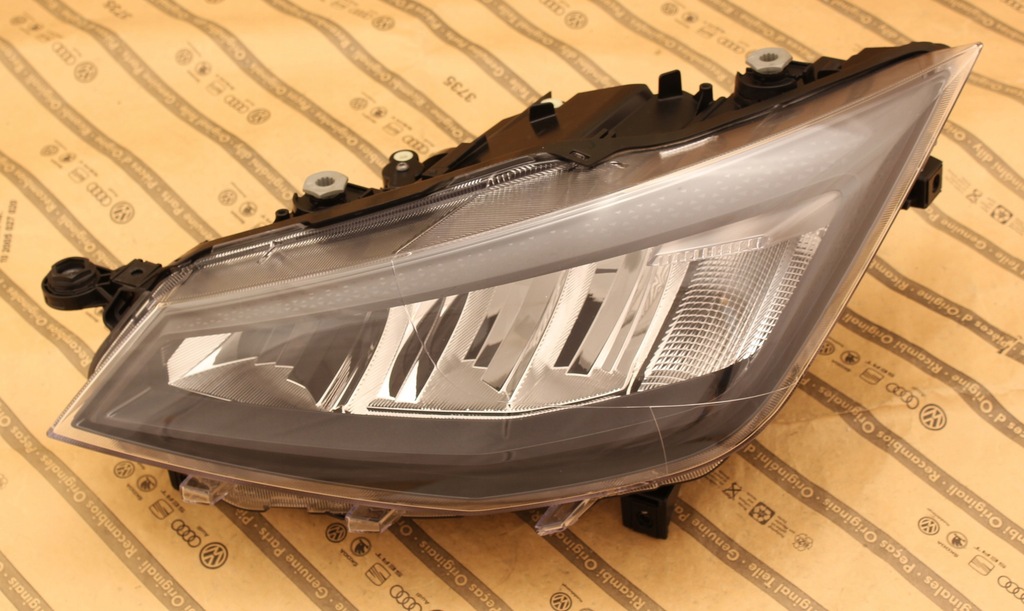 фото №1, Seat ibiza 6f1 5 v arona lift 21+ лампа full led