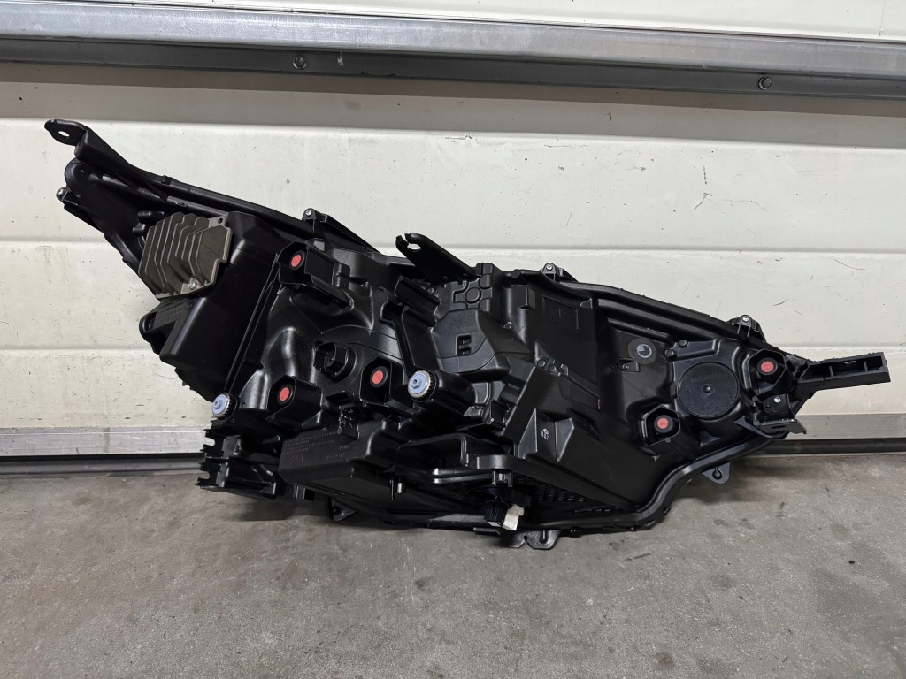 фото №8, Toyota bz4x full led левая правая лампа