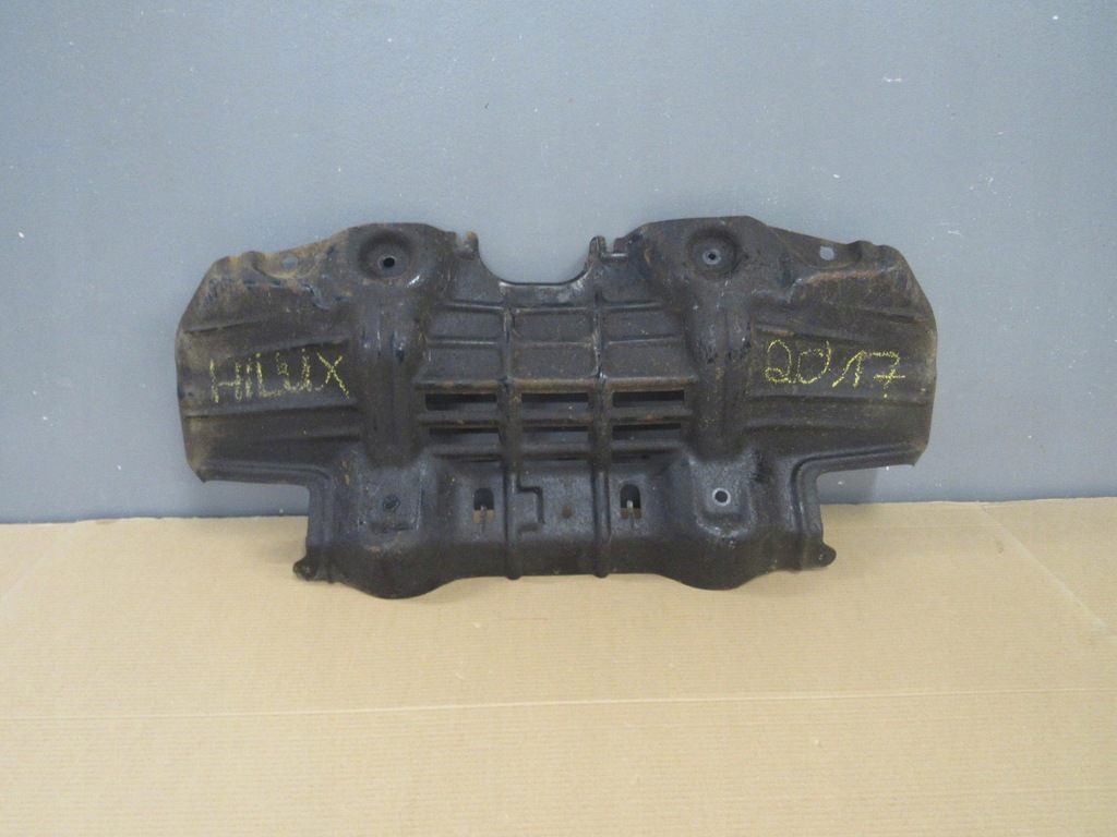 фото №1, Toyota hilux 2015 мат pod двигатель