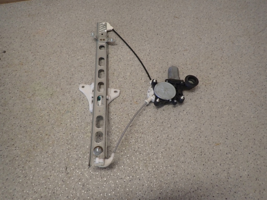 фото №1, Suzuki swift mk7 10- підйомник скло перед лівий