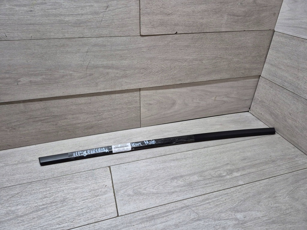 фото №1, 11133. panamera молдинг уплотнитель левый перед 971837475