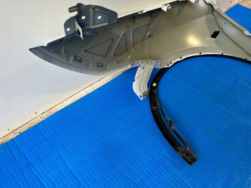 Tesla y 25- 1493472-00-c juniper крыло  передний правый  камера oem оригинал . с Разборки