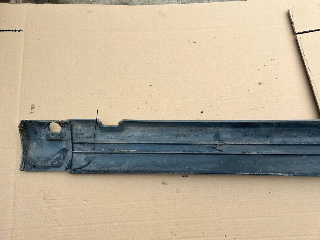 Молдинг накладка порог правая vw polo iv 9n cross 6q0853856 в Украине