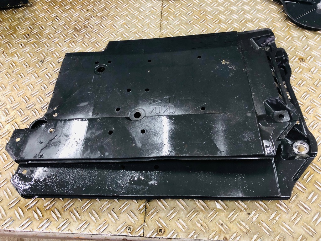 фото №1, Lexus ct защита подвеска правая 58167-76010