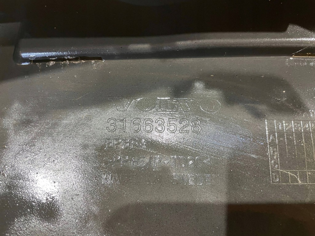 фото №10, Volvo xc90 xc-90 ii 2 lift 19-24 r-design решітка середня бампера перед