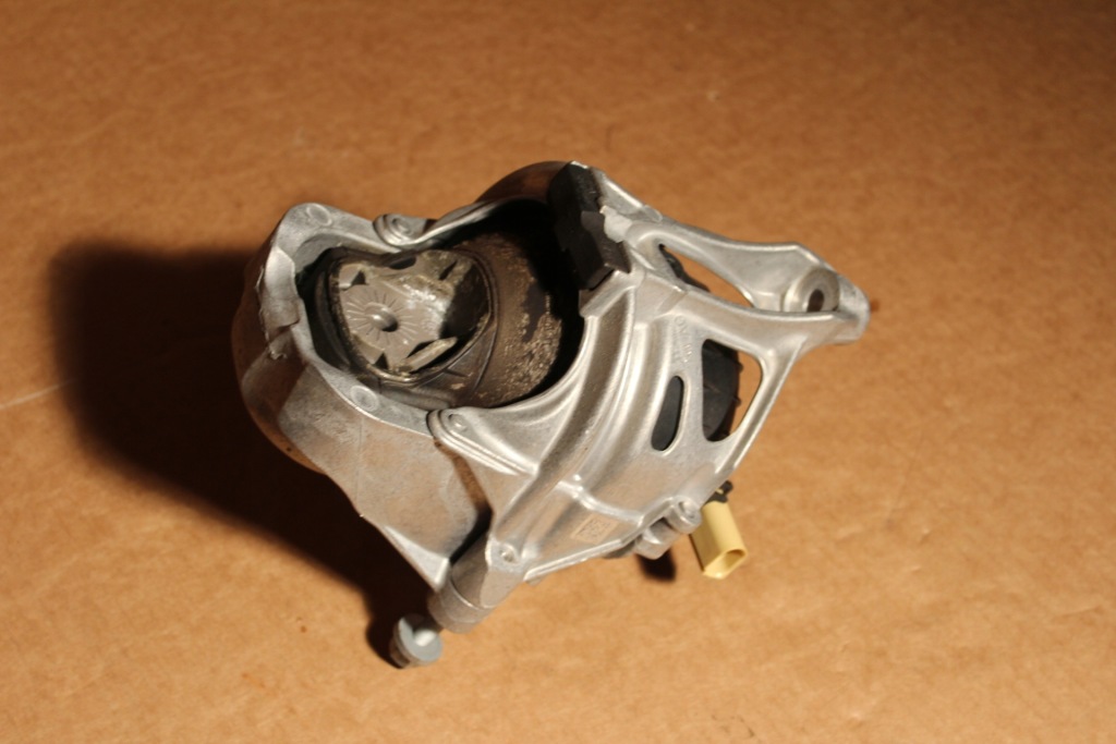 фото №1, Подушка двигателя кронштейн audi a7 4k 4m0199372fq