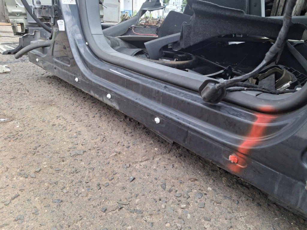 фото №4, Vw passat b6 поріг правий чверть lc9x