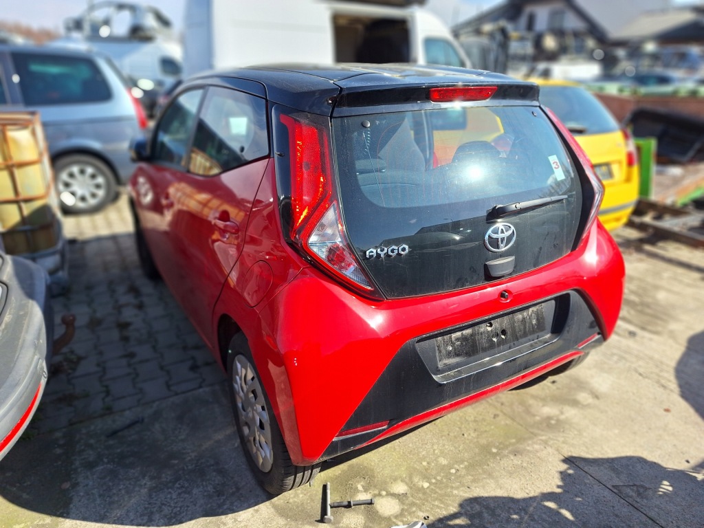 фото №1, Toyota aygo 2 ii b4 lift 18- 3p0 стекло крышка багажника лампа бампер крыло pas задняя