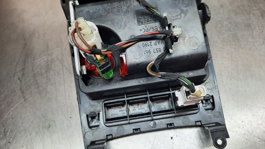 фото №7, Пепельница 1k0857961 vw golf v 07r