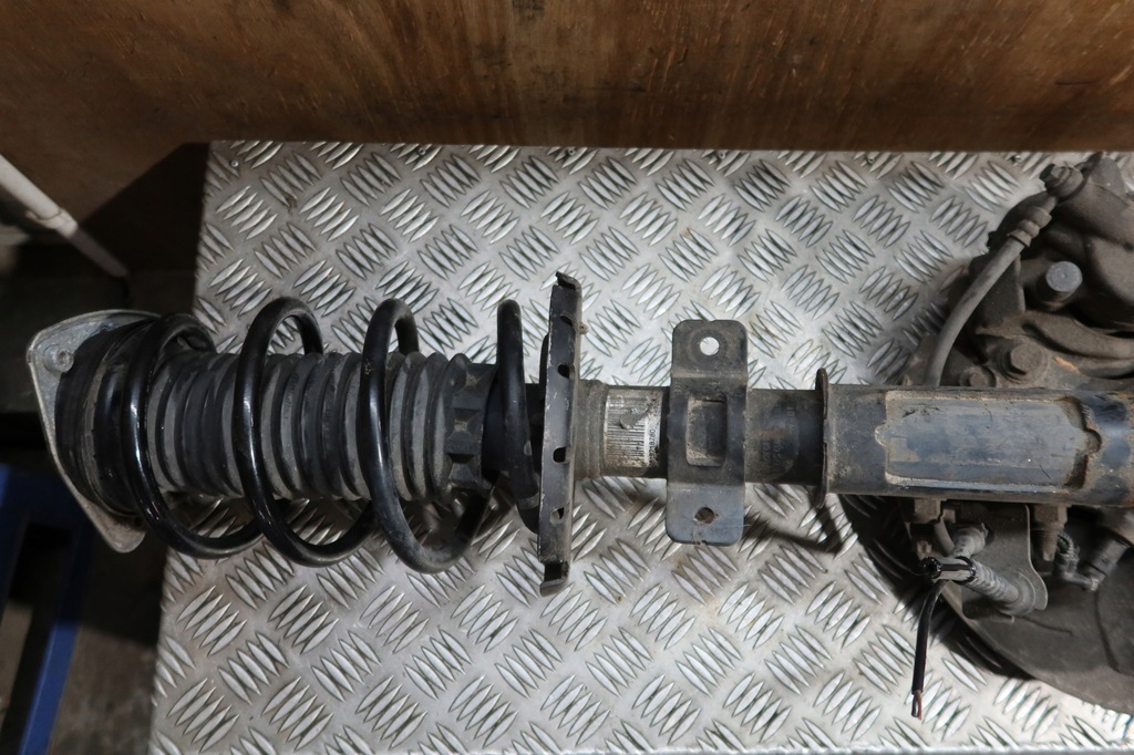 фото №9, Поворотний кулак лівий перед peugeot 3008 ii 2.0 hdi