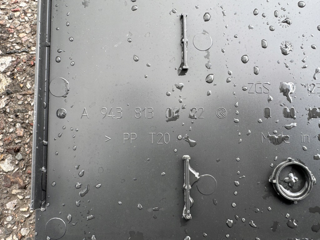 Бардачок кабіни mercedes actros mp 2 mp 3 a9438130122 a9438130222 в Україні