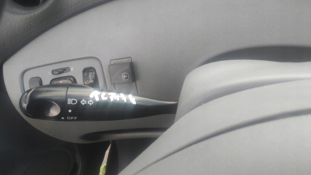 фото №1, Переключатель комбинированный поворотники yaris i