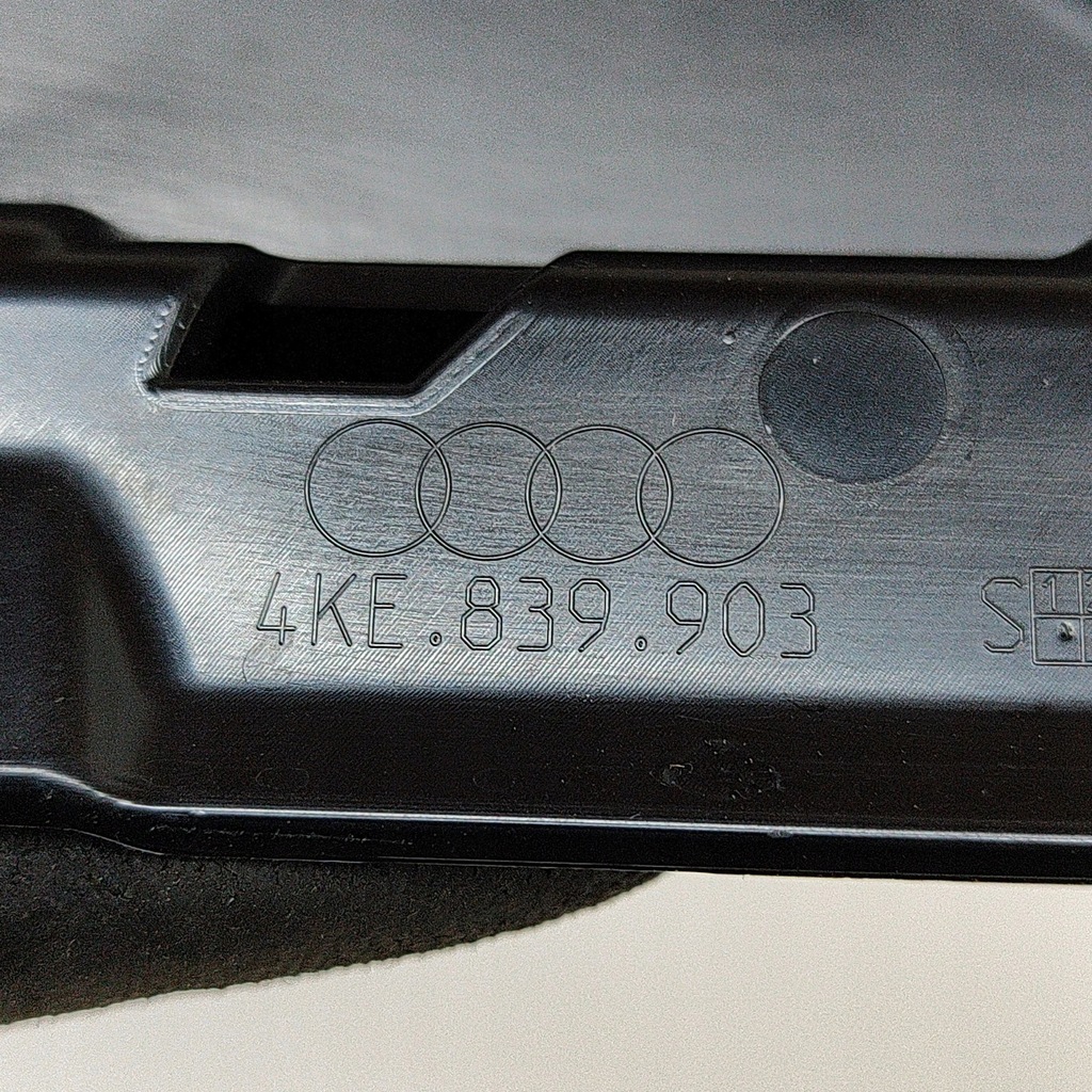 фото №5, Audi e-tron 2020 левая сторона молдинг / прокладка стекло дверь задних