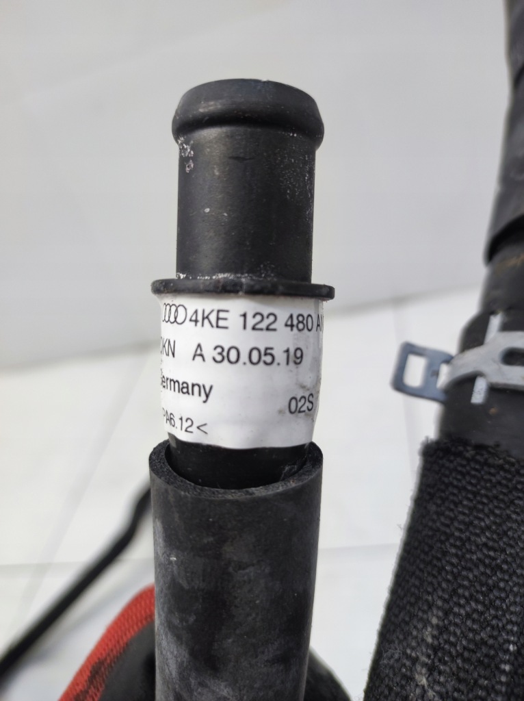 Клапан керування патрубок трубка шланг води audi q8 e-tron etron в Україні