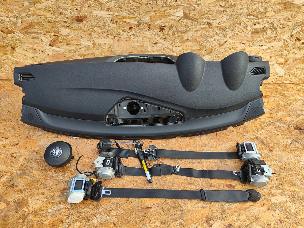 фото №1, Консоль панель приладів подушка безпеки ремені alfa romeo stelvio оригінал !!!