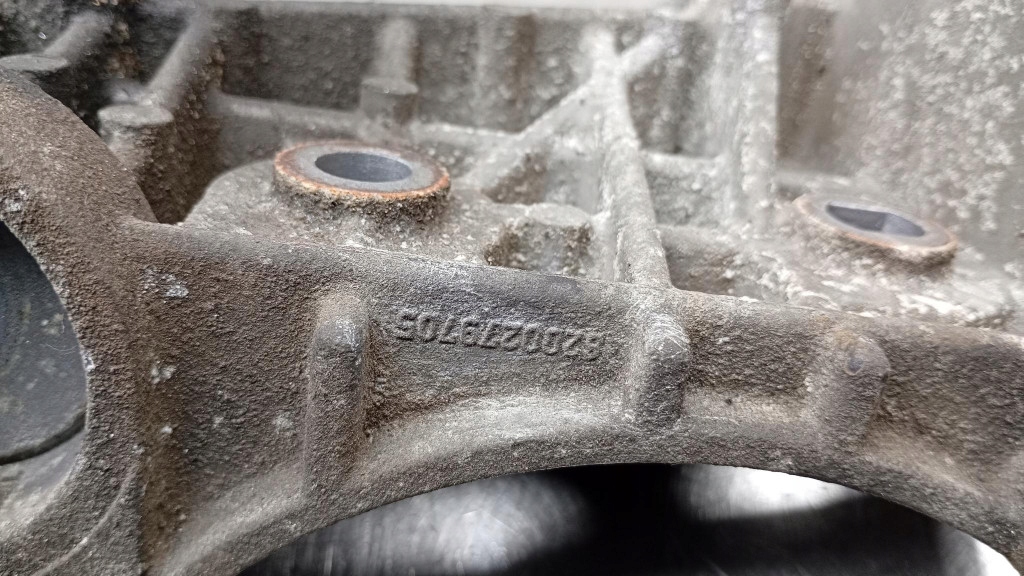 Кронштейн генератора renault clio 2 03r 1.5d 8200279705 в Украине