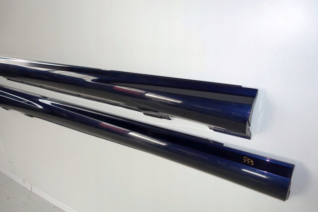 фото №1, Mercedes w204 накладки пороговые пороги 359 молдинг amg