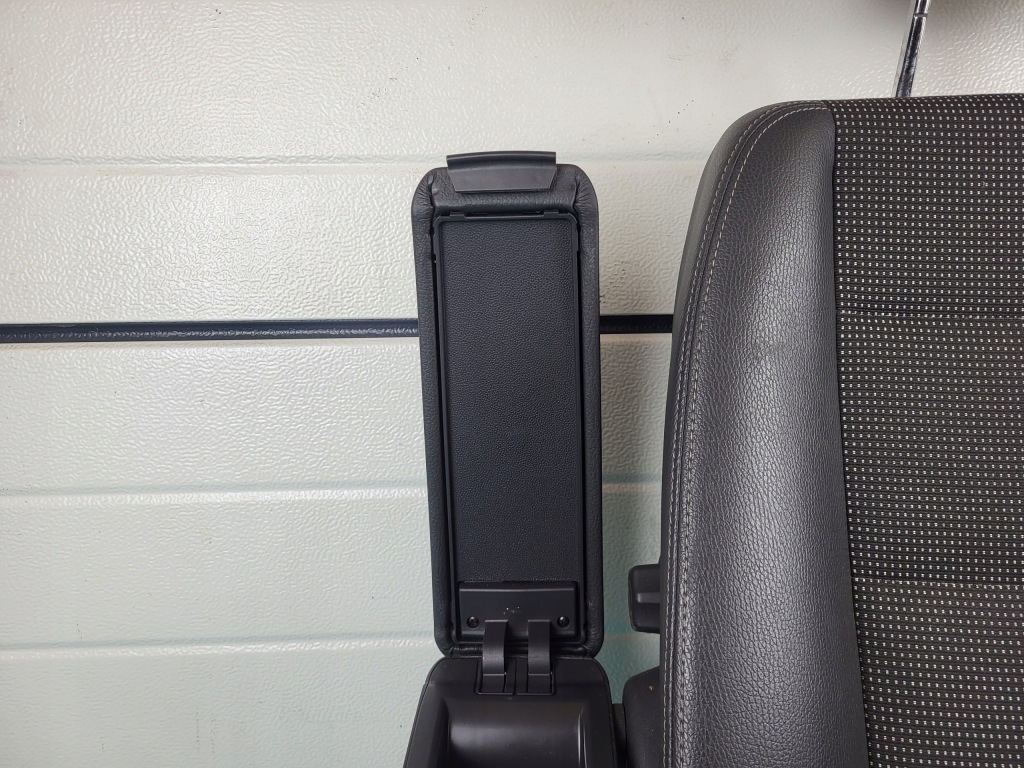 Opel zafira b 09r сиденье водителя левый подлокотник europa в Украине