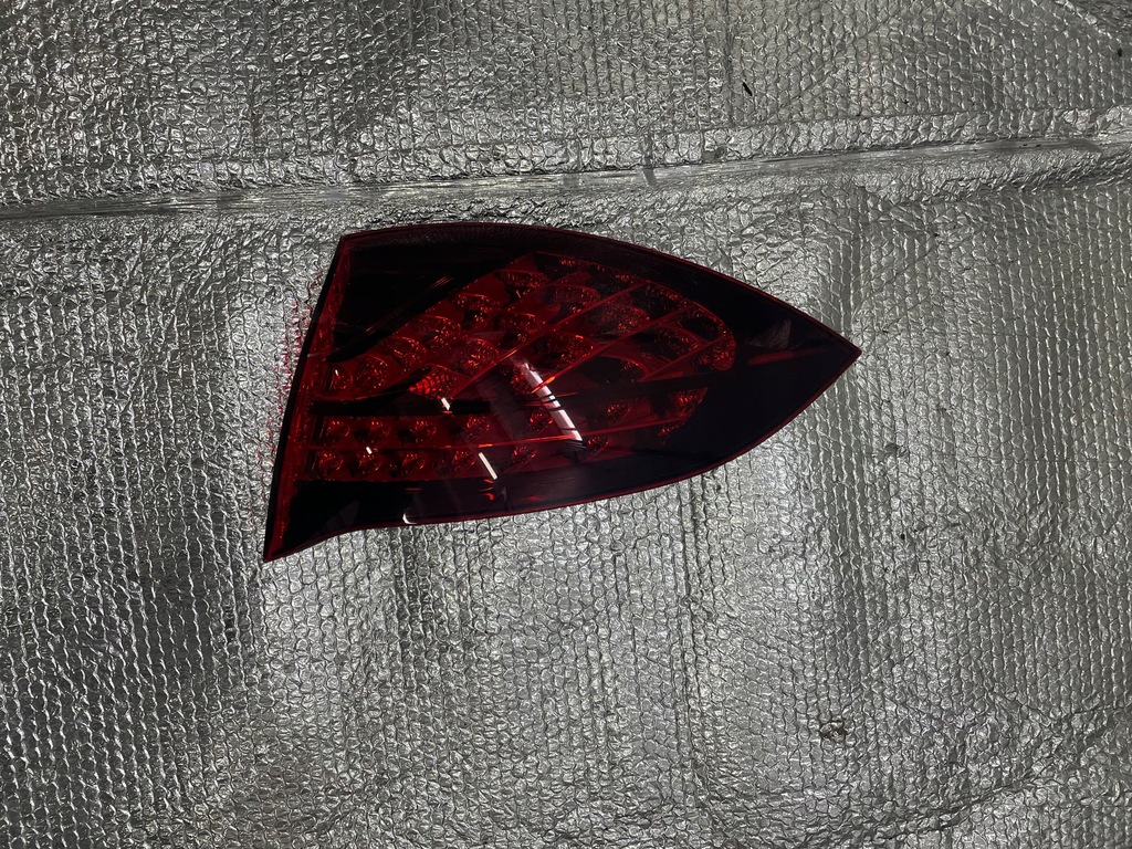 фото №1, Porsche cayenne 7p5 лампа права задня задня led euro