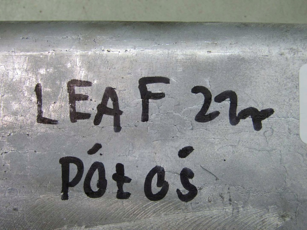 Leaf 2 ze1 21r кронштейн опора полуось 210201a061 Киев